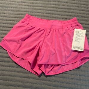 Lululemon Hotty Hot LR Short 4”Lined